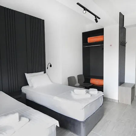 Leon Luxury